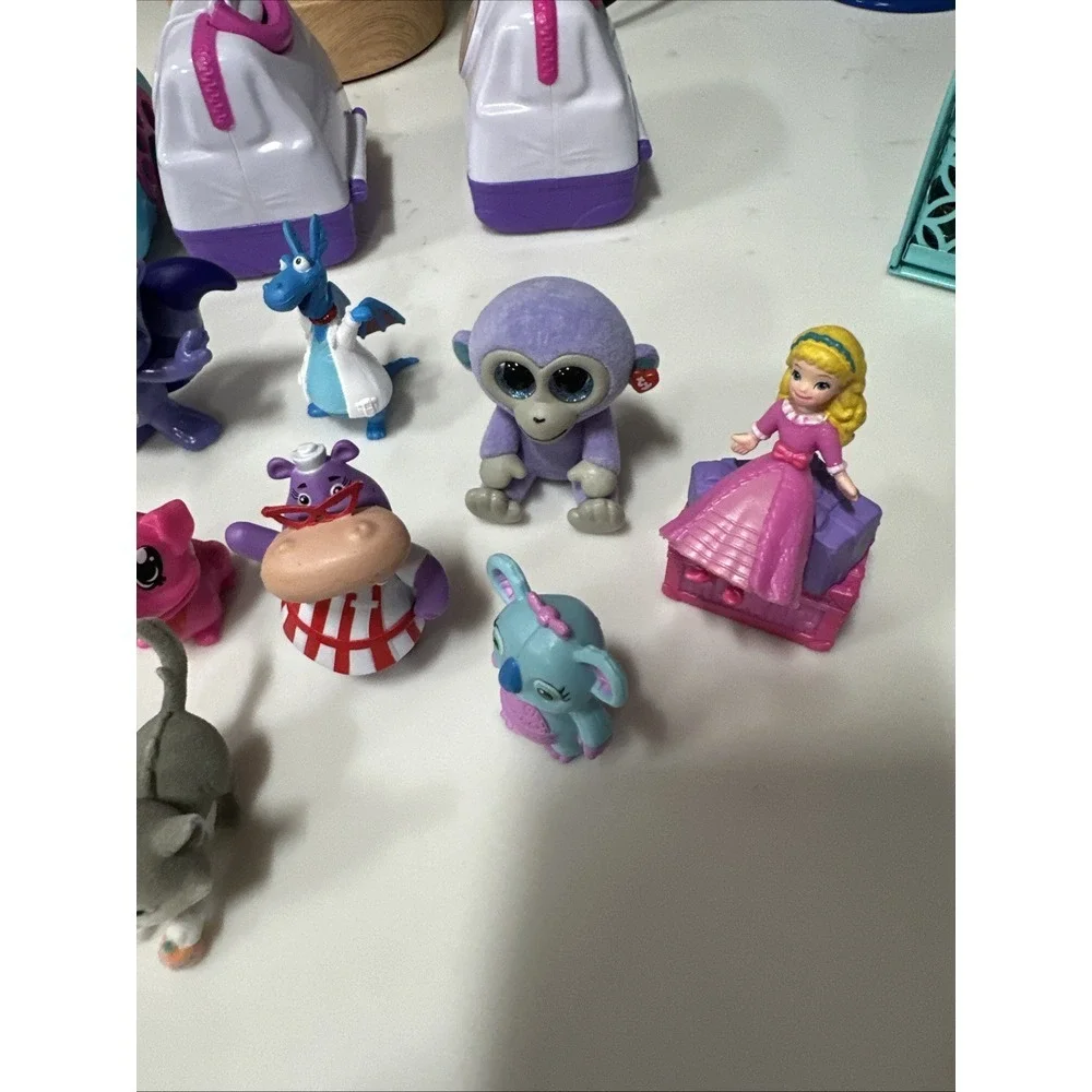 Main Character lot includes